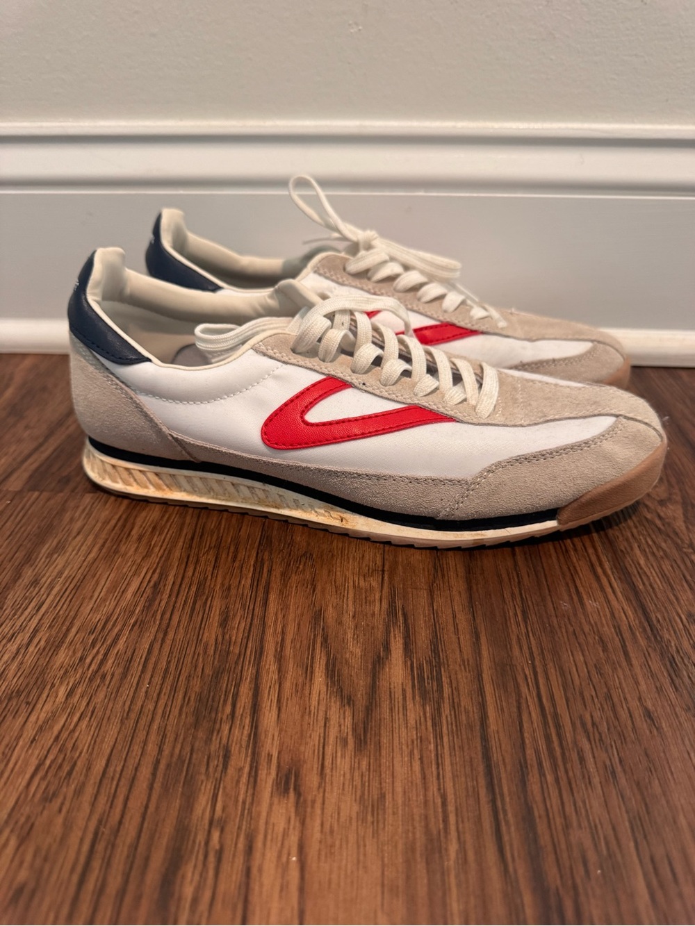 Tretorn - Draper James Classic Runner Sneakers in White, Gray & Red